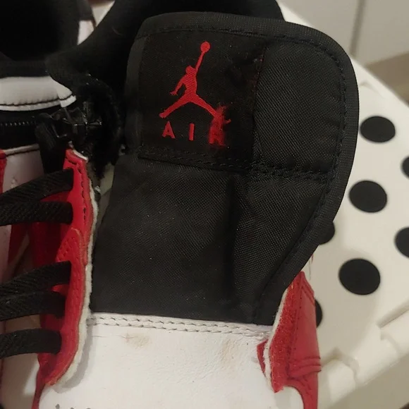 Nike Air Jordon 1 Low FlyEase - Picture 5 of 7